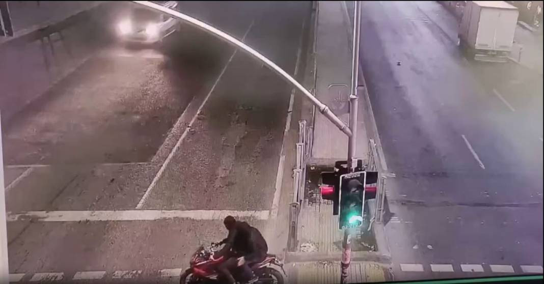 İstanbul’un 5 ilçesinde ‘Mahzen-33’ operasyonu: 16 gözaltı - Resim: 21